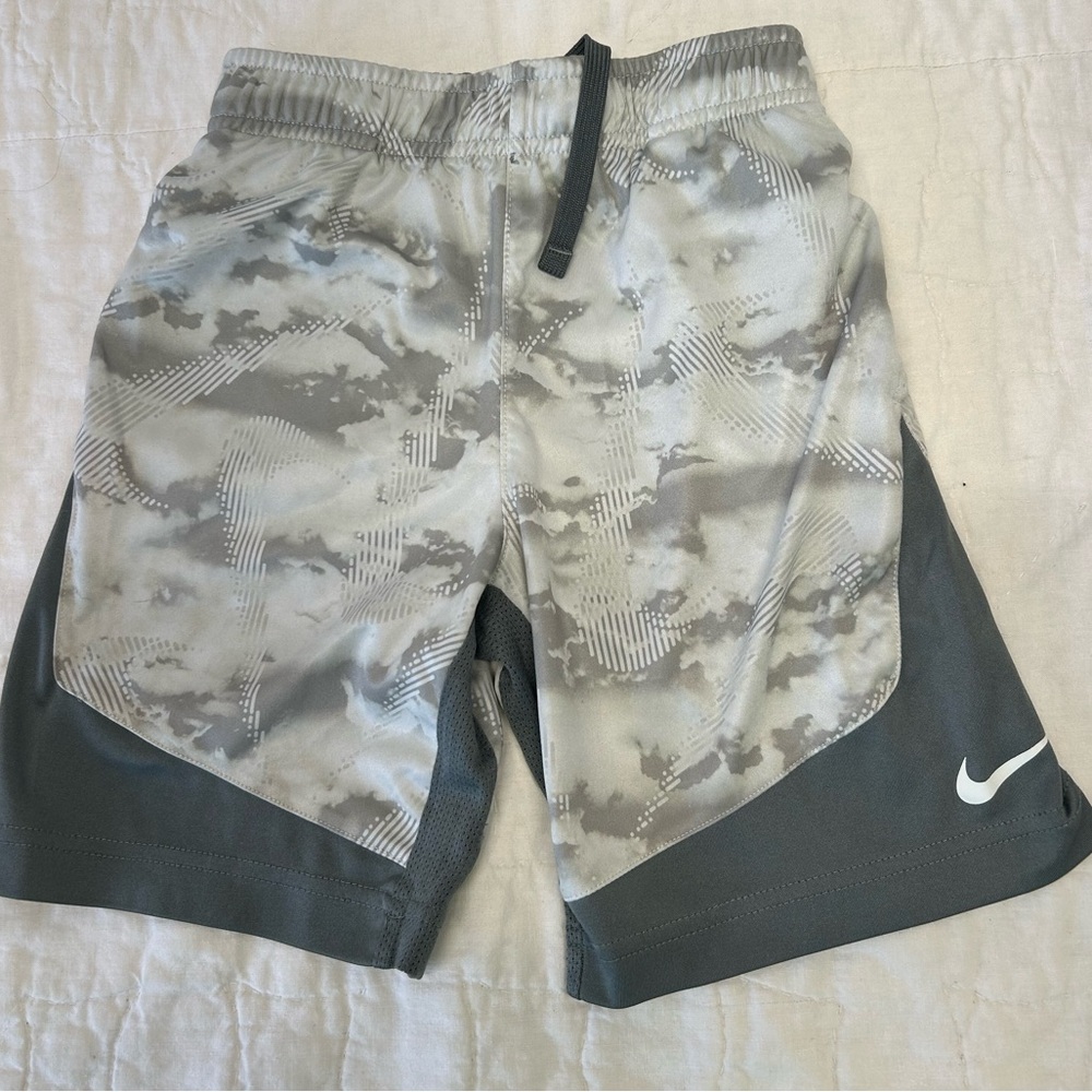 YOUTH Nike Dri-fit shorts - Size 7